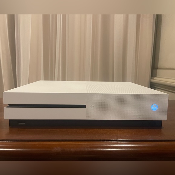 Xbox One S Console Bundle - Picture 4 of 12